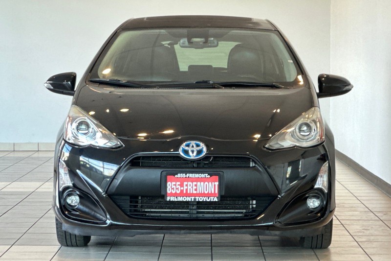 Toyota Prius c Vehicle Full-screen Gallery Image 09