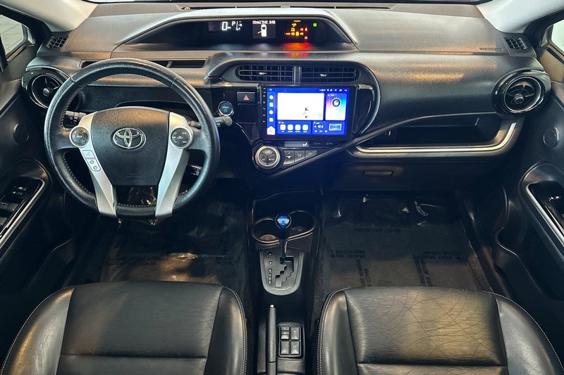 Toyota Prius c Vehicle Full-screen Gallery Image 13