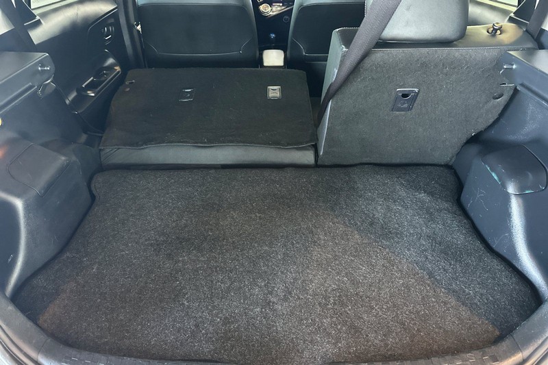 Toyota Prius c Vehicle Full-screen Gallery Image 15