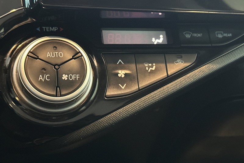 Toyota Prius c Vehicle Full-screen Gallery Image 21