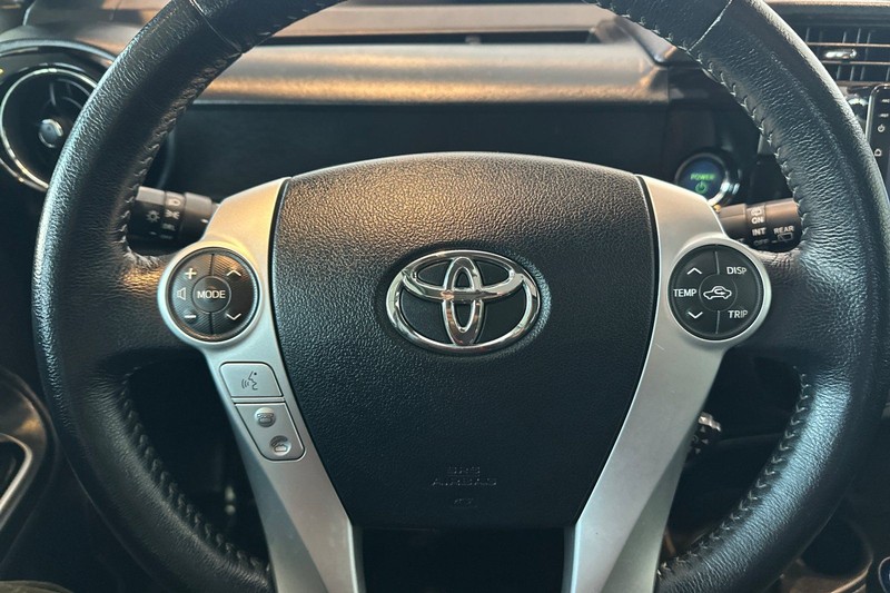 Toyota Prius c Vehicle Full-screen Gallery Image 24