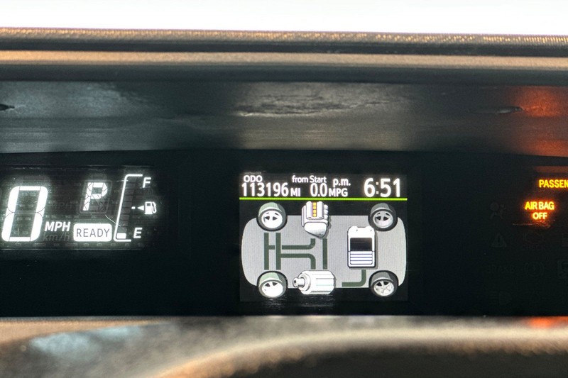 Toyota Prius c Vehicle Full-screen Gallery Image 26