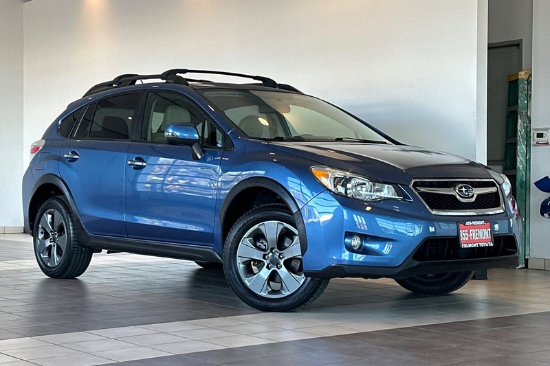 Subaru XV Crosstrek Hybrid Vehicle Full-screen Gallery Image 02