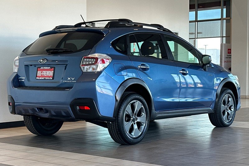 Subaru XV Crosstrek Hybrid Vehicle Full-screen Gallery Image 04