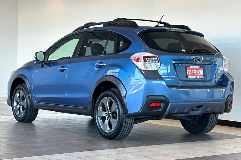 Subaru XV Crosstrek Hybrid Vehicle Full-screen Gallery Image 06