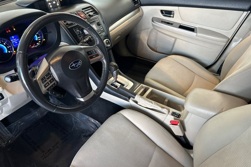 Subaru XV Crosstrek Hybrid Vehicle Full-screen Gallery Image 10