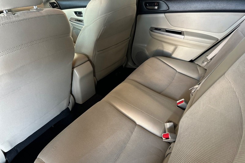 Subaru XV Crosstrek Hybrid Vehicle Full-screen Gallery Image 12