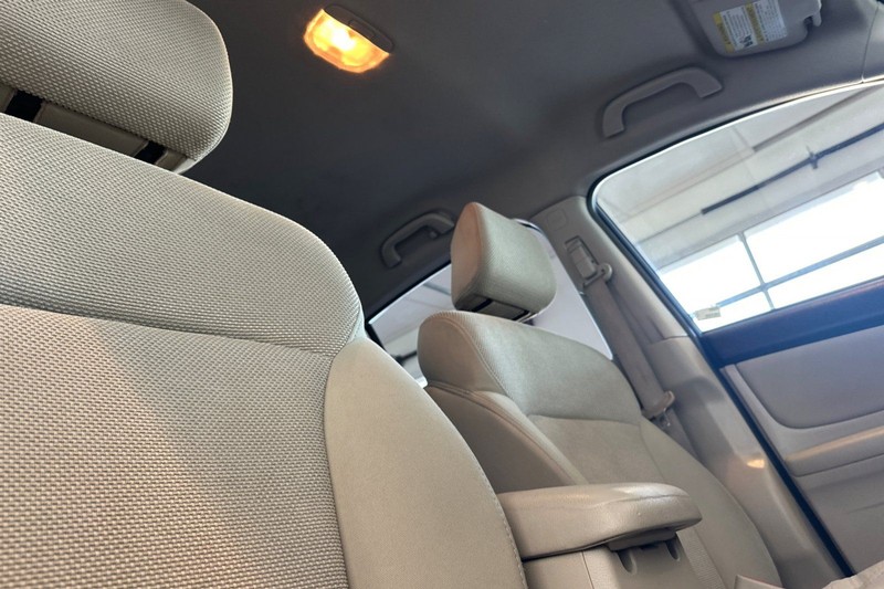 Subaru XV Crosstrek Hybrid Vehicle Full-screen Gallery Image 17