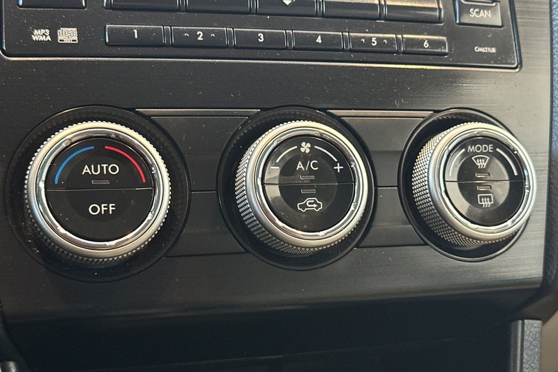 Subaru XV Crosstrek Hybrid Vehicle Full-screen Gallery Image 20