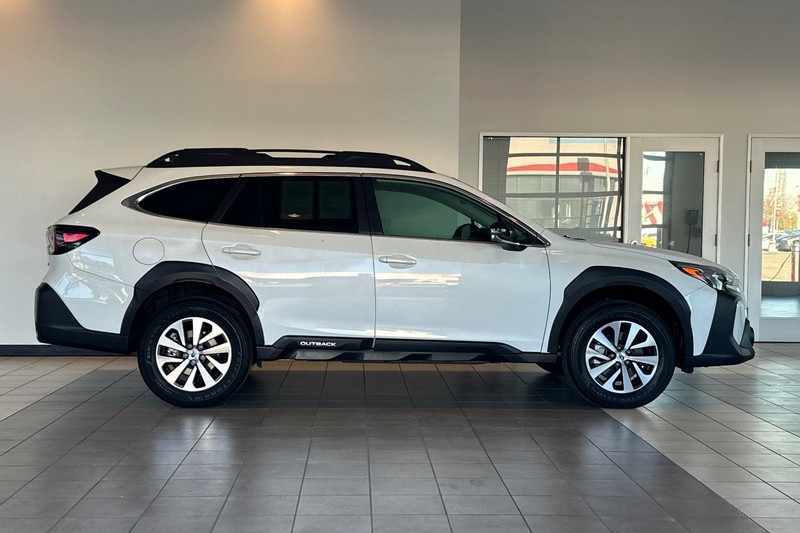 Subaru Outback Vehicle Full-screen Gallery Image 03