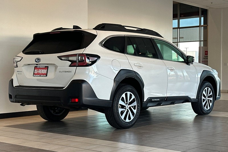 Subaru Outback Vehicle Full-screen Gallery Image 04