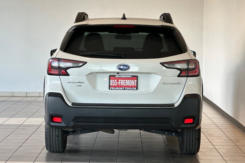 Subaru Outback Vehicle Full-screen Gallery Image 05