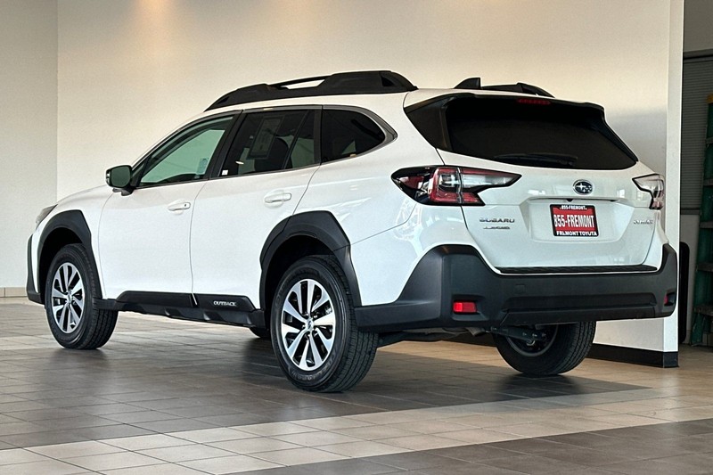 Subaru Outback Vehicle Full-screen Gallery Image 06