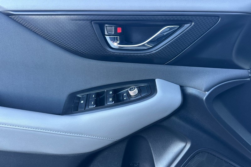 Subaru Outback Vehicle Full-screen Gallery Image 11