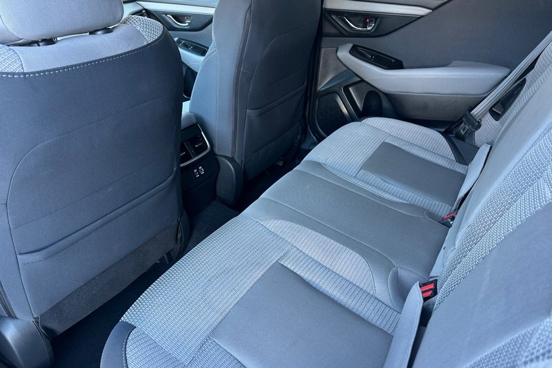 Subaru Outback Vehicle Full-screen Gallery Image 12