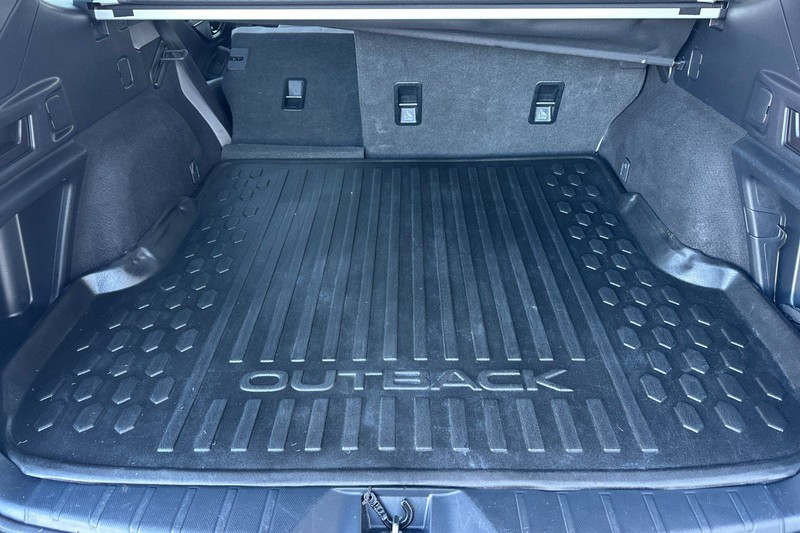 Subaru Outback Vehicle Full-screen Gallery Image 15