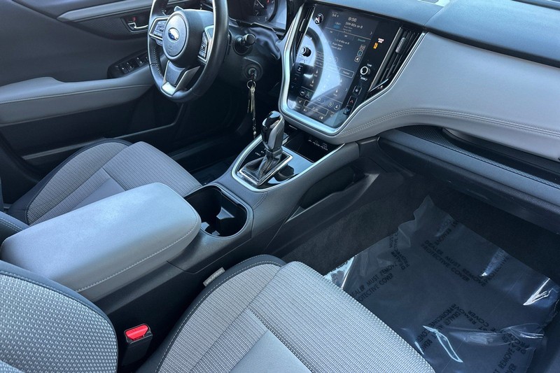 Subaru Outback Vehicle Full-screen Gallery Image 16