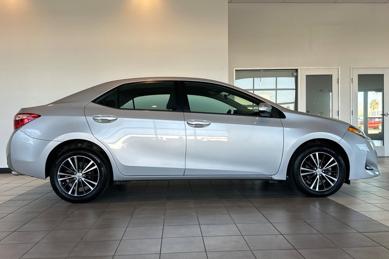 Toyota Corolla Vehicle Full-screen Gallery Image 03