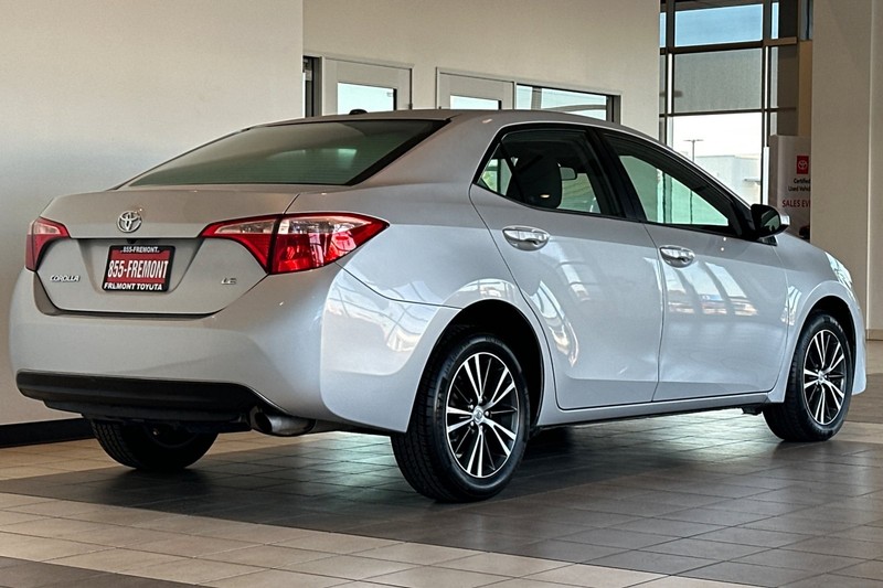 Toyota Corolla Vehicle Full-screen Gallery Image 04