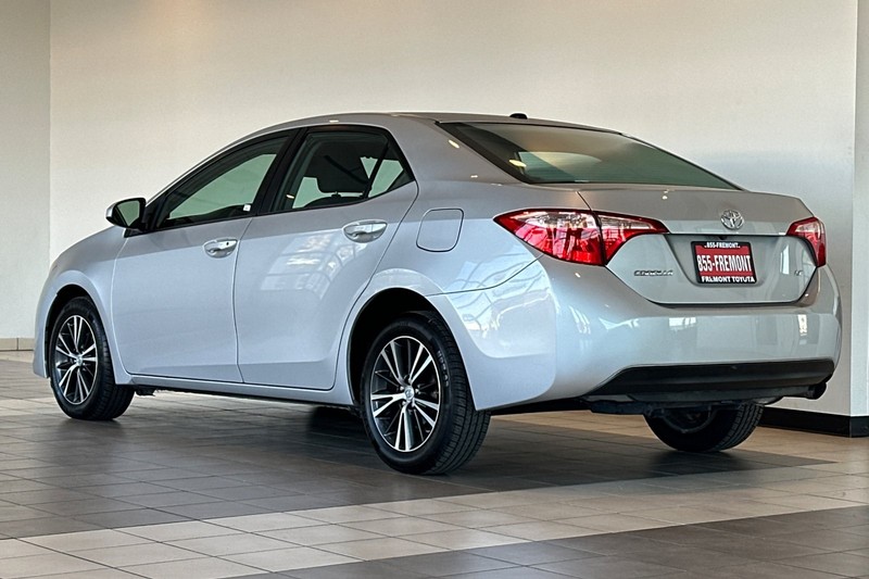 Toyota Corolla Vehicle Full-screen Gallery Image 06