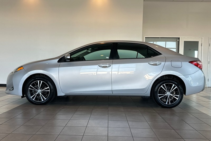 Toyota Corolla Vehicle Full-screen Gallery Image 07