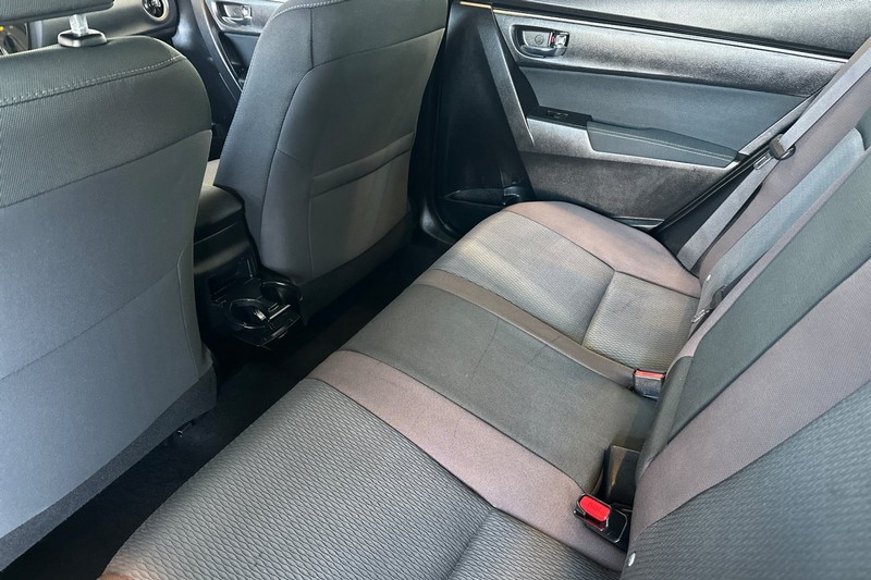 Toyota Corolla Vehicle Full-screen Gallery Image 12