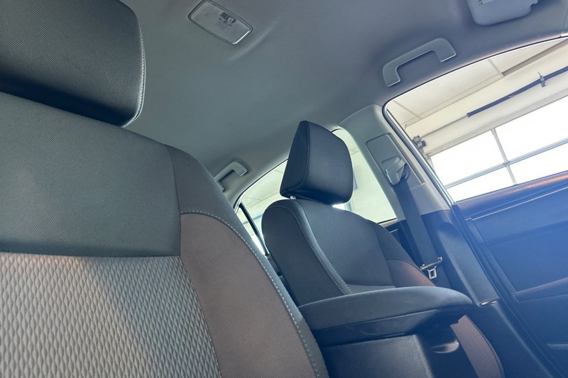 Toyota Corolla Vehicle Full-screen Gallery Image 16