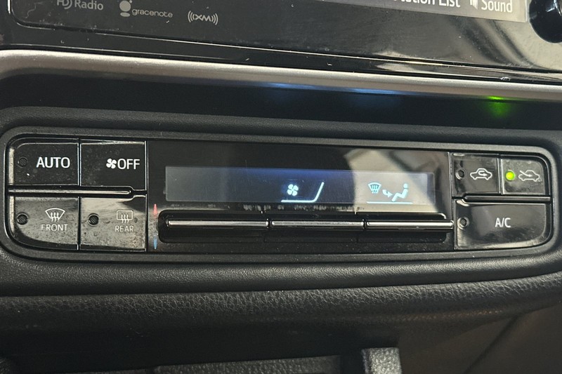 Toyota Corolla Vehicle Full-screen Gallery Image 19