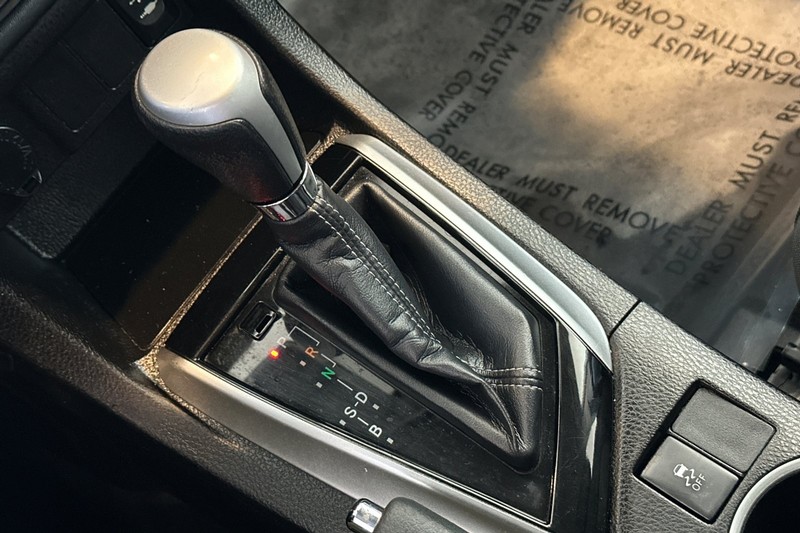 Toyota Corolla Vehicle Full-screen Gallery Image 20