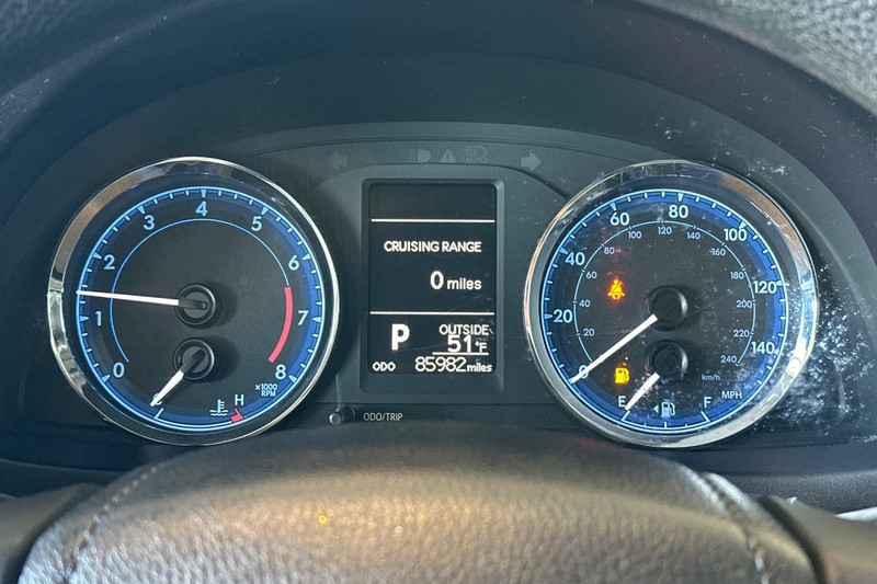 Toyota Corolla Vehicle Full-screen Gallery Image 22