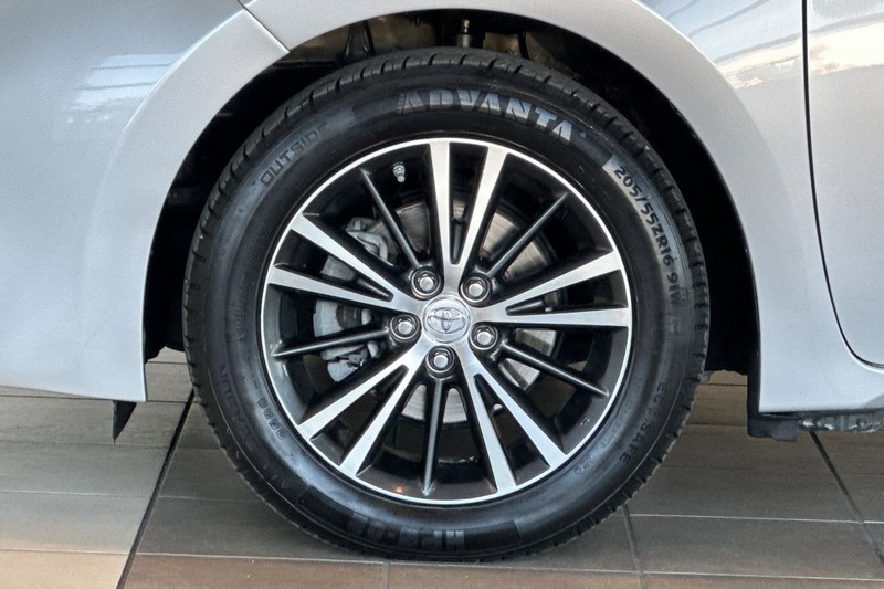 Toyota Corolla Vehicle Full-screen Gallery Image 24