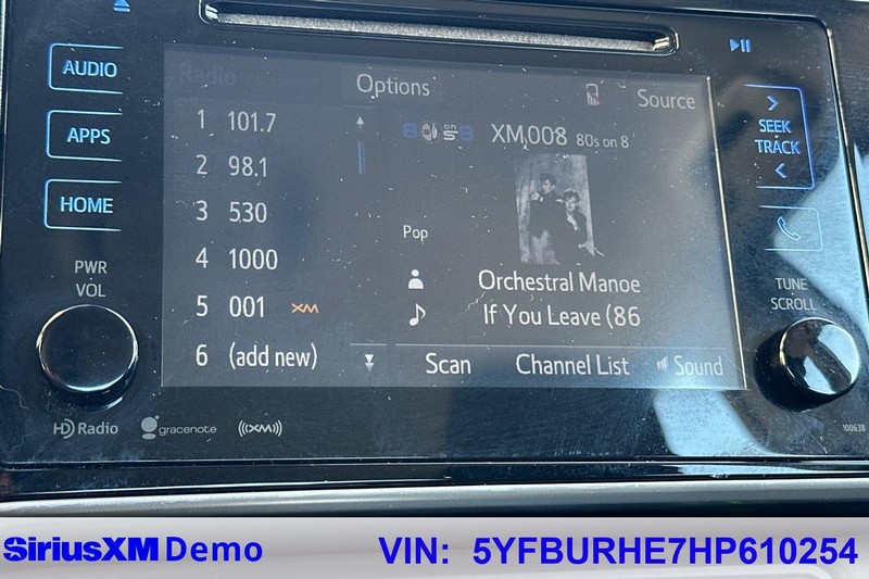 Toyota Corolla Vehicle Full-screen Gallery Image 26