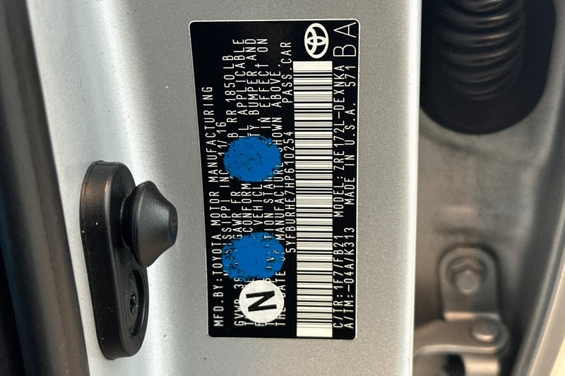 Toyota Corolla Vehicle Full-screen Gallery Image 27