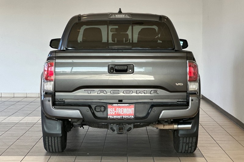 Toyota Tacoma 4WD Vehicle Full-screen Gallery Image 05