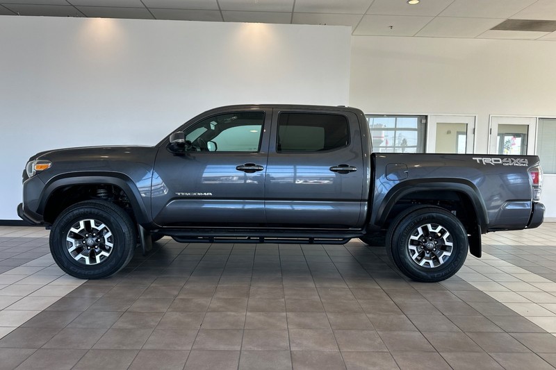 Toyota Tacoma 4WD Vehicle Full-screen Gallery Image 07