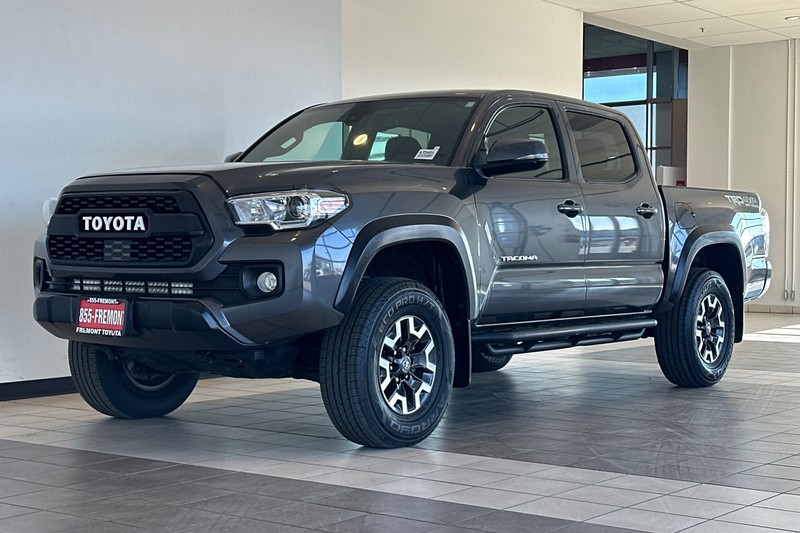 Toyota Tacoma 4WD Vehicle Full-screen Gallery Image 08