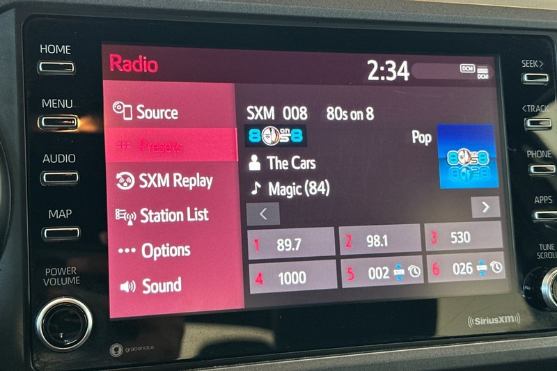 Toyota Tacoma 4WD Vehicle Full-screen Gallery Image 17