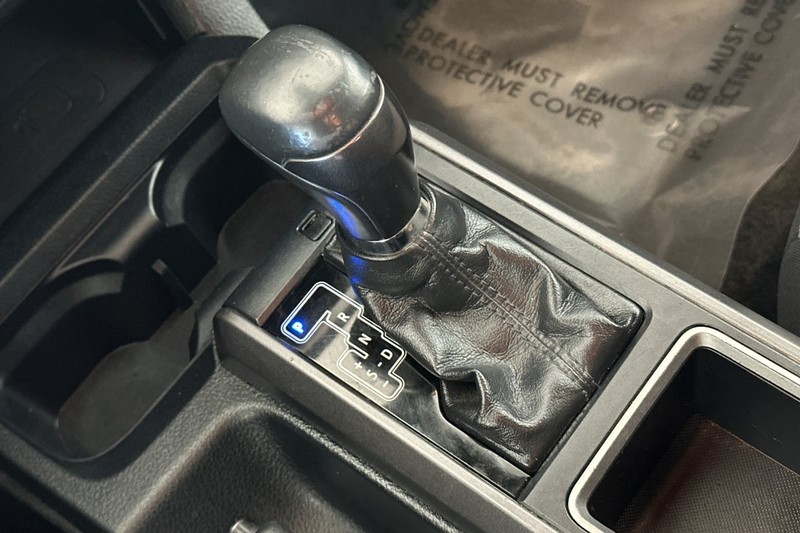 Toyota Tacoma 4WD Vehicle Full-screen Gallery Image 20