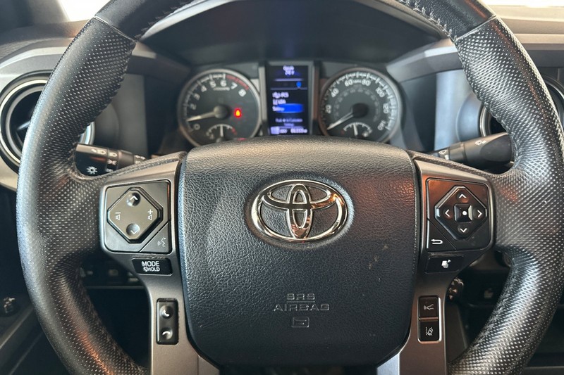 Toyota Tacoma 4WD Vehicle Full-screen Gallery Image 22