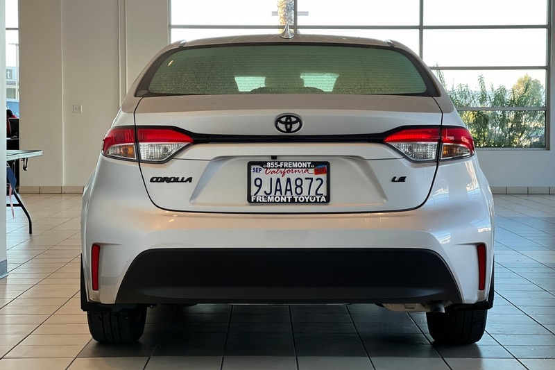 Toyota Corolla Vehicle Full-screen Gallery Image 05