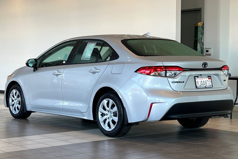 Toyota Corolla Vehicle Full-screen Gallery Image 06