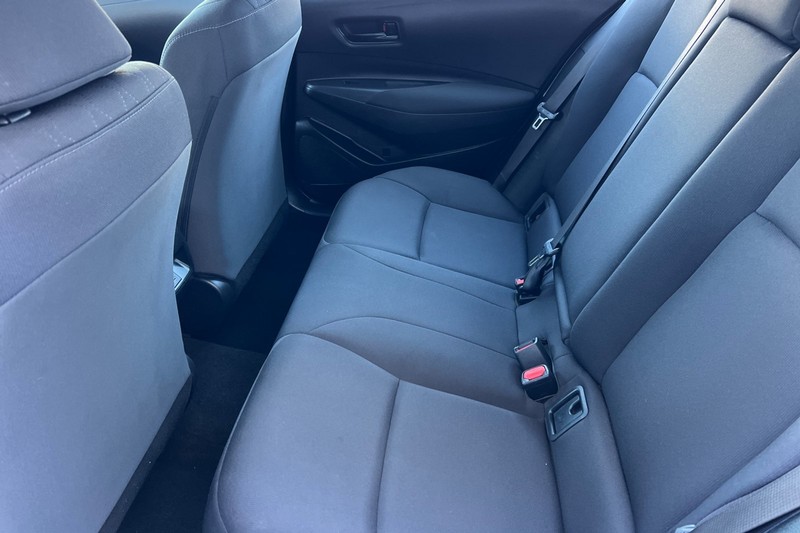 Toyota Corolla Vehicle Full-screen Gallery Image 12