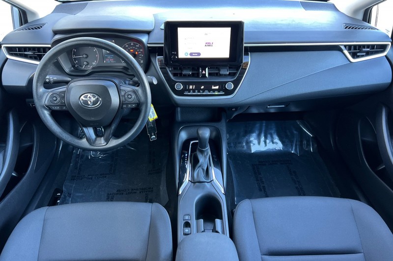 Toyota Corolla Vehicle Full-screen Gallery Image 13