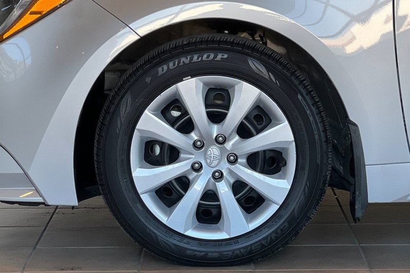 Toyota Corolla Vehicle Full-screen Gallery Image 24