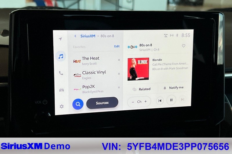 Toyota Corolla Vehicle Full-screen Gallery Image 26