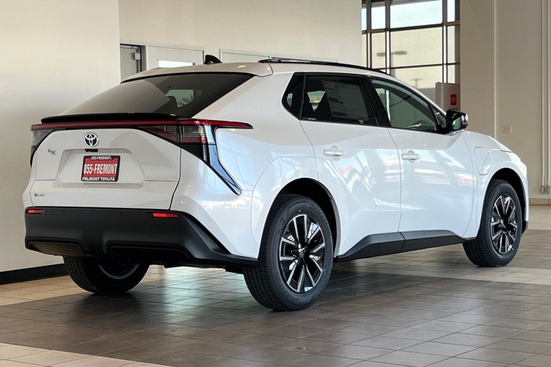 Toyota bZ Vehicle Full-screen Gallery Image 05