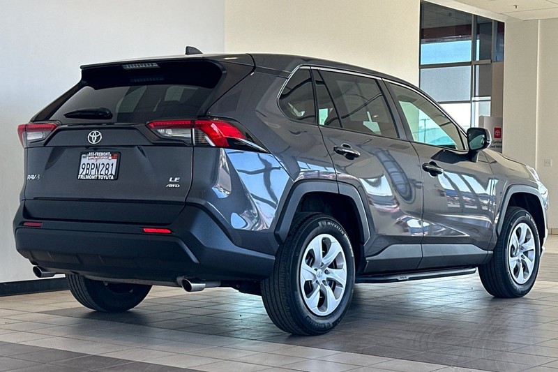 Toyota RAV4 Vehicle Full-screen Gallery Image 04