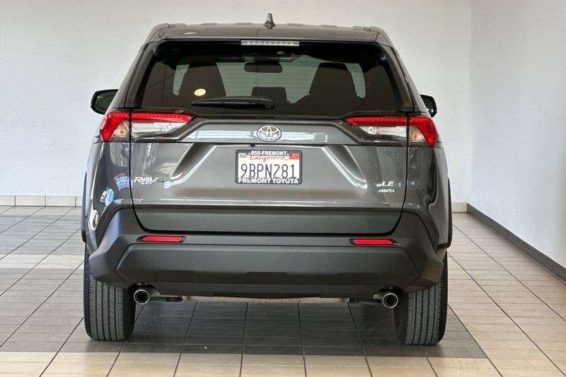 Toyota RAV4 Vehicle Full-screen Gallery Image 05