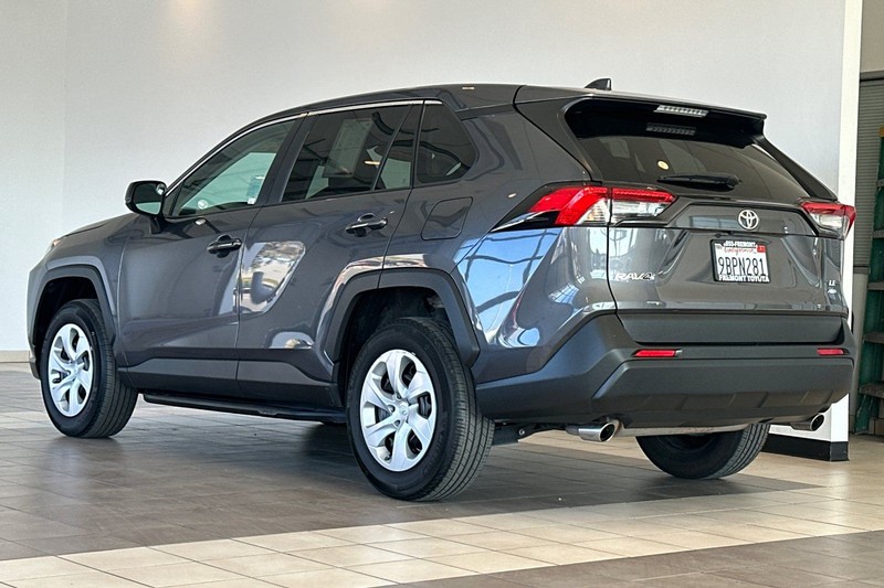 Toyota RAV4 Vehicle Full-screen Gallery Image 06