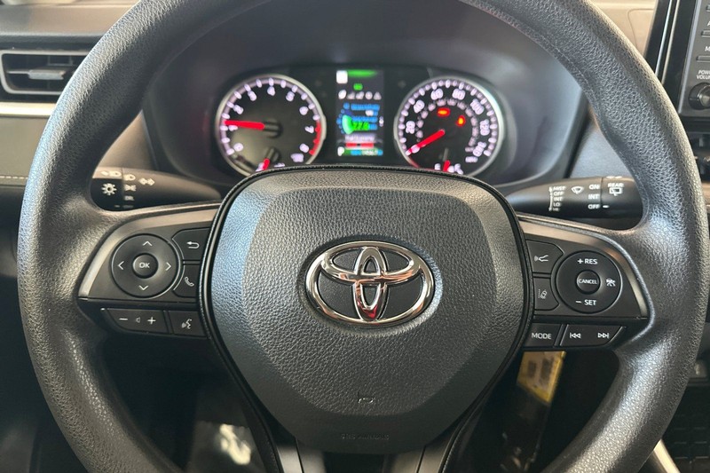 Toyota RAV4 Vehicle Full-screen Gallery Image 22